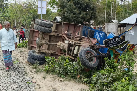 ঝিনাইদহে ট্রেনের ধাক্কায় লাটাহাম্বা চালক নিহত