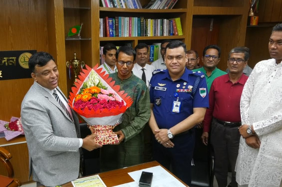 ঝিনাইদহ জেলা পরিষদের প্রশাসক হিসেবে দ্বায়িত্ব নিলেন এ্যাড. এম এ মজিদ