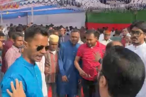 বাউফলে স্বাধীনতা দিবসের অনুষ্ঠানে চেয়ারে বসা নিয়ে বিএনপি-জামায়াত নেতাকর্মীদের সংঘর্ষ