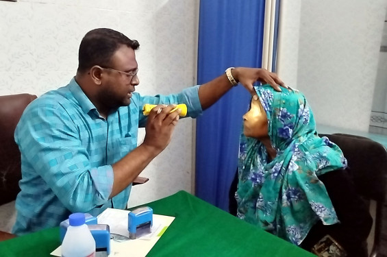 নড়াইলে বিনামূল্যে দেড় হাজার রোগীকে চক্ষুচিকিৎসা ও লেন্স সংযোজন