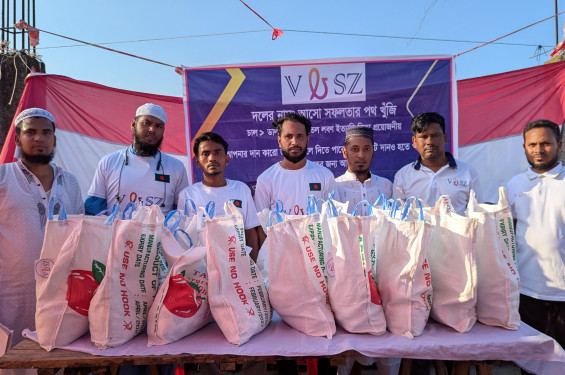 গাজীপুরে অসহায়দের মাঝে খাদ্য সামগ্রী বিতরণ