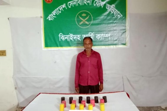 কালীগঞ্জে ১৬ পিচ ককটেলসহ বিএনপি কর্মী আটক