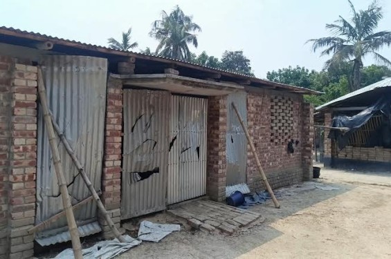 ঝিনাইদহের দিঘিরপাড়ে সহিংসতার পর হামলা গ্রেপ্তার আতংকে বাড়িছাড়া অর্ধশত পরিবার