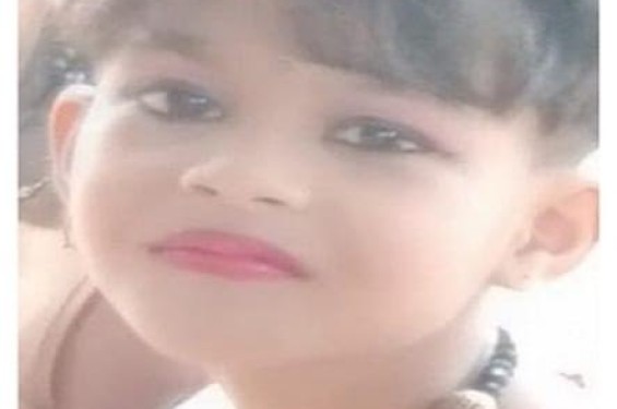 ঝড়ে ভেঙে পড়া দেয়াল কেড়ে নিল ছোট্ট বিথির প্রাণ