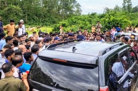 শেরপুরে পরিবেশ উপদেষ্টার গাড়ি বহরে হামলা, ৬ সাংবাদিক আহত