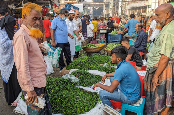 দামের ঝাল কমেছে কাঁচা মরিচের, কেজি ৬০ টাকা