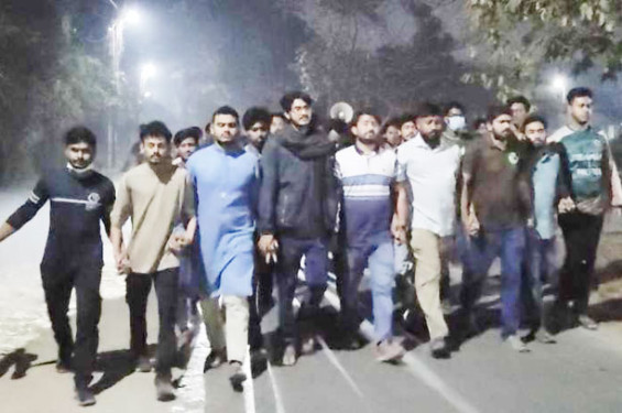 কুয়েট শিক্ষার্থীদের উপর হামলার প্রতিবাদে জাবিতে বিক্ষোভ মিছিল