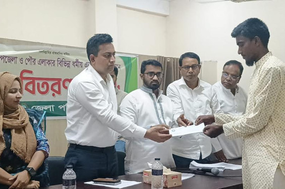কালীগঞ্জে ২৩ লাখ টাকার চেক বিতরণ