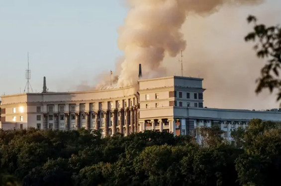 ইউক্রেনের মন্ত্রিসভার ভবনে রাশিয়ার হামলা