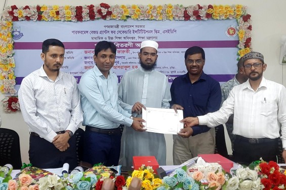 কুমিল্লার চান্দিনায় কৃতি শিক্ষার্থীদের মাঝে পুরস্কার ও সনদ বিতরণ