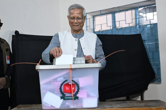 ভোট দিলেন প্রধান উপদেষ্টা