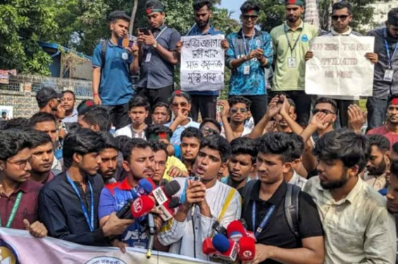 ২৪ ঘণ্টার আল্টিমেটাম সাত কলেজের শিক্ষার্থীদের