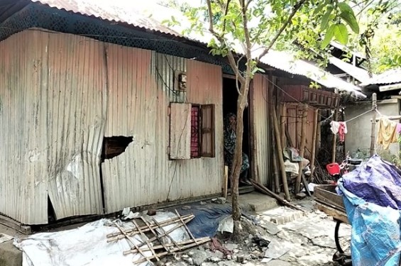 নোয়াখালীতে সম্পত্তির নিয়ে বিরোধে  মা ও বোনের উপর হমলা , বসতঘর ভাংচুর