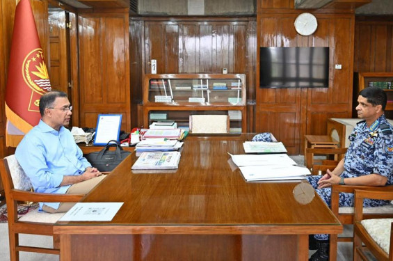 প্রধানমন্ত্রীর সঙ্গে বিমান বাহিনী প্রধানের সাক্ষাৎ