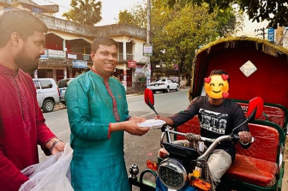 মানবতার সেবায় এক অনন্য দৃষ্টান্ত: অ্যাডভোকেট মোহাম্মদ সরোয়ার হোসাইন লাভলুর ইফতার বিতরণ কর্মসূচি