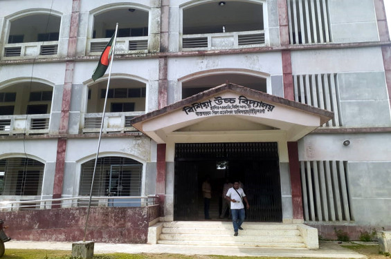 রাণীনগরে শিক্ষার্থীর শ্লীলতাহানির মূল্য ৫০হাজার টাকা