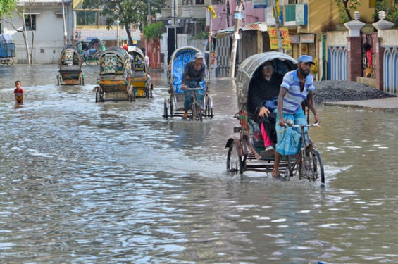 বৃষ্টিতে রাজধানীর অলিগলিতেও জলাবদ্ধতা