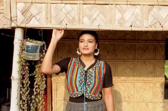 প্রাচ্য পলাশের ওভিসিতে মডেল সঞ্চিতা