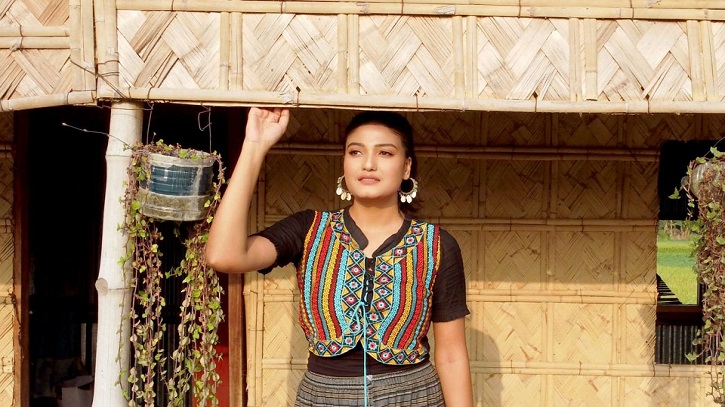 প্রাচ্য পলাশের ওভিসিতে মডেল সঞ্চিতা