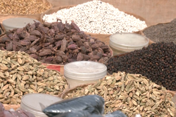 দাম বেড়েছে বাদাম ও মসলার