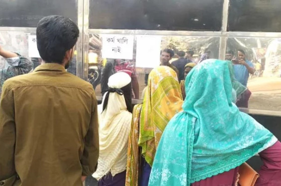 ভাঙচুর না হওয়া পোশাক কারখানাও বন্ধ