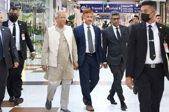 মালয়েশিয়ায় পৌঁছেছেন প্রধান উপদেষ্টা