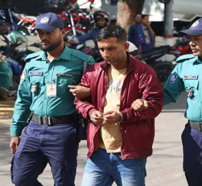 চট্টগ্রামে ছাত্রদের উপর গুলি, স্বেচ্ছাসেবক লীগ নেতা গ্রেপ্তার