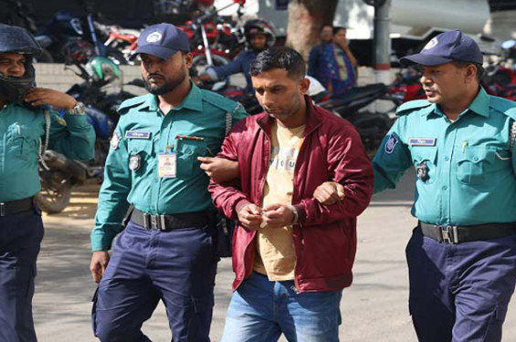 চট্টগ্রামে ছাত্রদের উপর গুলি, স্বেচ্ছাসেবক লীগ নেতা গ্রেপ্তার
