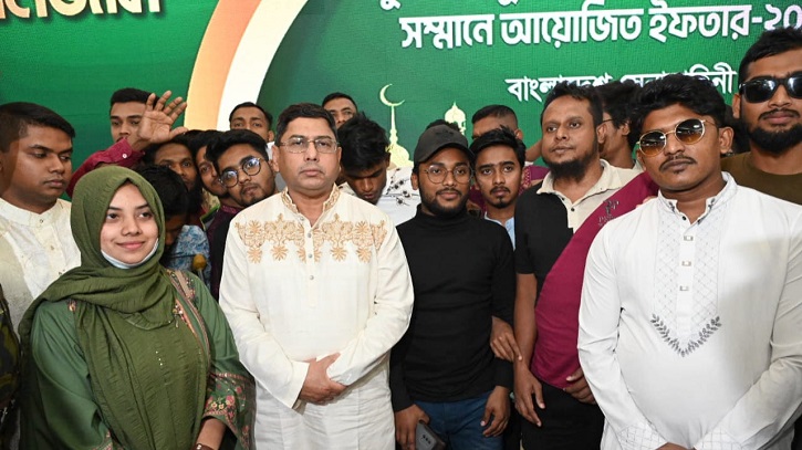 জুলাই গণঅভ্যুত্থানে আহত ছাত্র-ছাত্রীদের সম্মানে বাংলাদেশ সেনাবাহিনীর ইফতার