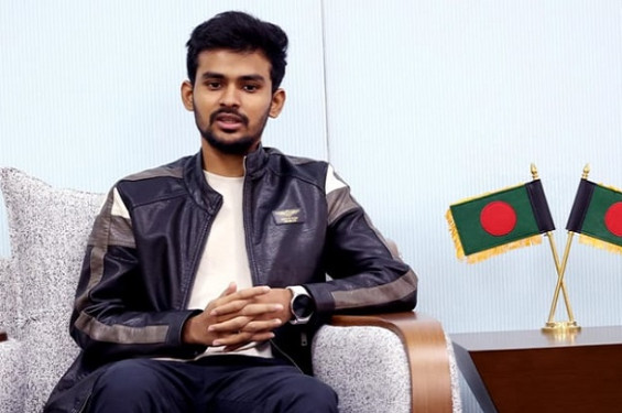 আওয়ামী লীগকে নিষিদ্ধ করার ব্যাপারে সরকার শিগগিরই পদক্ষেপ নেবে: উপদেষ্টা আসিফ মাহমুদ