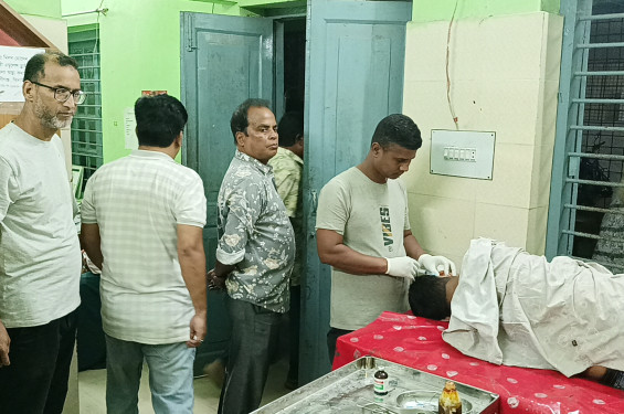 কালীগঞ্জে সাংবাদিককে কুপিয়ে গুরুতর আহত