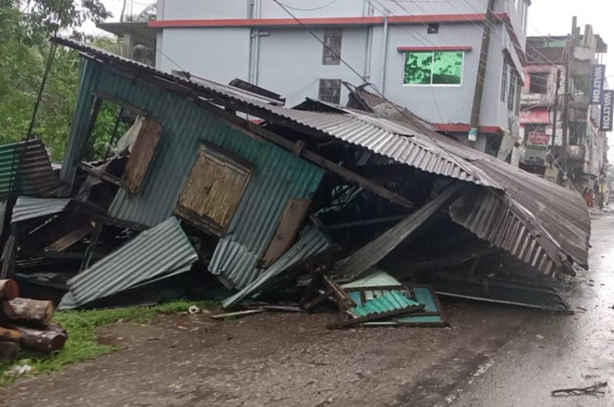 ঘূর্ণিঝড় রেমালের আঘাতে ৬ জেলায় ৯ জনের মৃত্যু
