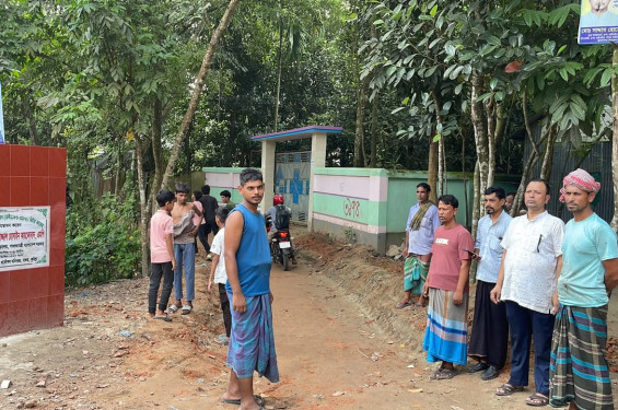 বাঙ্গরায় সরকারী হালট দখল করে দেয়াল নির্মানের অভিযোগ