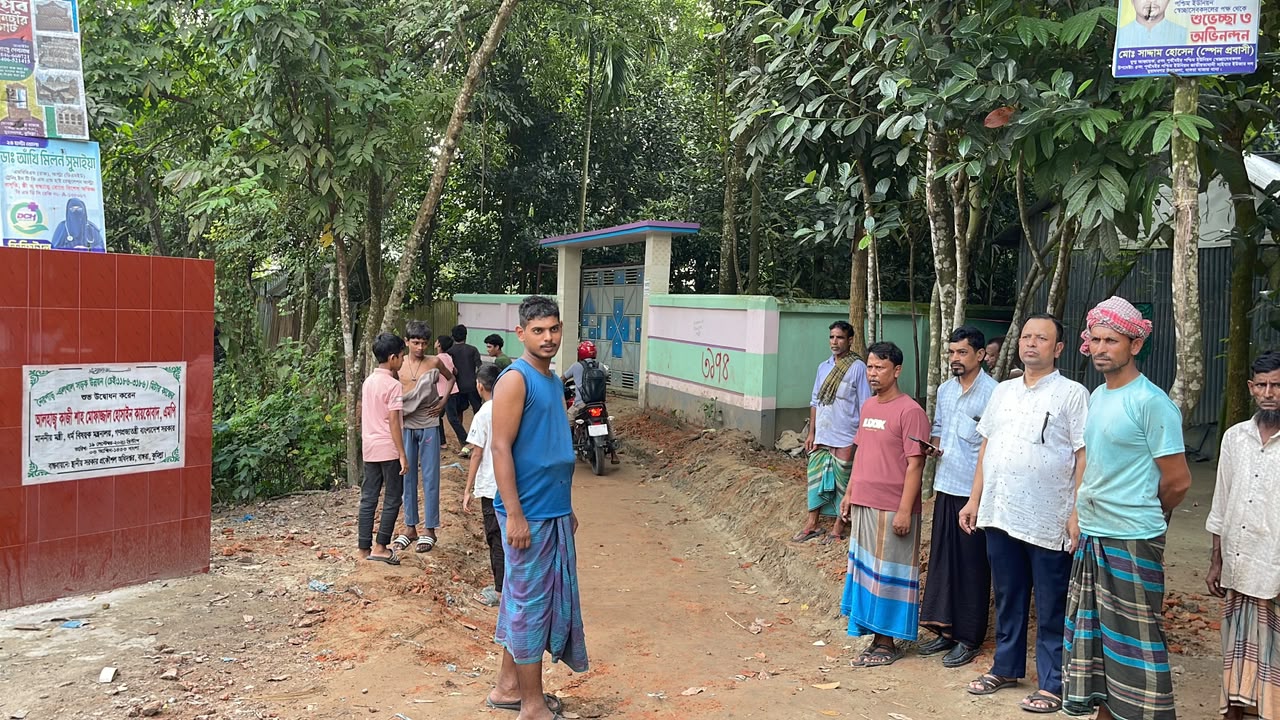 বাঙ্গরায় সরকারী হালট দখল করে দেয়াল নির্মানের অভিযোগ