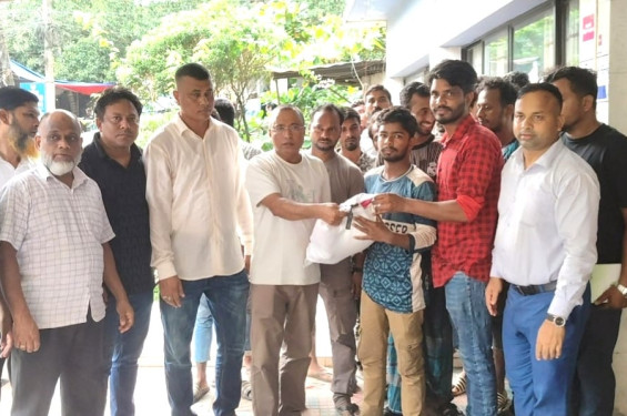 বন্যাদুর্গত মানুষের পাশে জেলা বিএনপির যুগ্ম আহ্বায়ক মিটন
