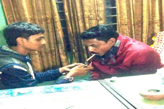 যশোরের শার্শায় বিএনপি নেতার ইয়াবা সেবনের ভিডিও ভাইরাল