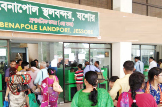 বেনাপোল দিয়ে ৩ দিনে ১৬৪৮ ট্রাক পণ্য ও প্রায় ১২ হাজার পাসপোর্টধারী চলাচল করেছে