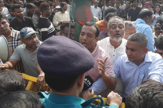পুলিশের প্রস্তাবে তিন সংগঠনের ৬ প্রতিনিধি যাচ্ছে ভারতীয় হাইকমিশনে