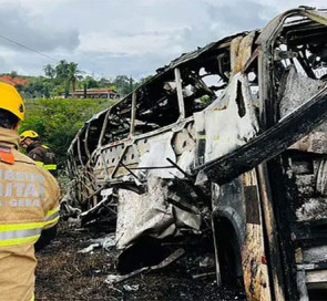 ব্রাজিলে যাত্রীবাহী বাস ও ট্রাকের সংঘর্ষে অন্তত ৩৮ নিহত