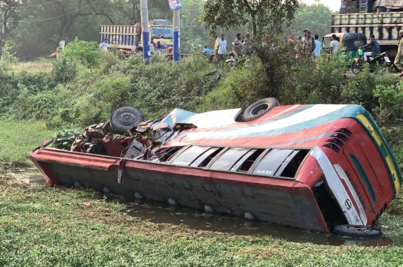 সাঈদীর কবর জিয়ারতে যাওয়ার পথে বাস-ট্রাকের সংঘর্ষ, নিহত বেড়ে ৩