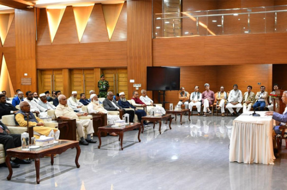 বিভিন্ন রাজনৈতিক দলের সঙ্গে প্রধান উপদেষ্টার বৈঠক চলছে