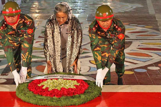 শহীদ মিনারে প্রধানমন্ত্রীর ২১ শ্রদ্ধা নিবেদন নিয়ে বিশেষ প্রদর্শনী