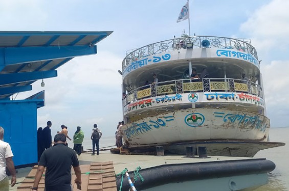 চাঁদপুর-ঢাকা নৌ রুটে ফিটনেসবিহীন লঞ্চ চলবে না