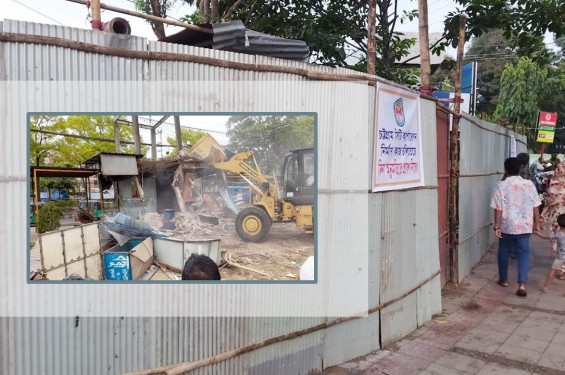 উচ্ছেদ করা ফুটপাত ফের দখল করে নির্মাণকাজ চালাচ্ছে চসিক
