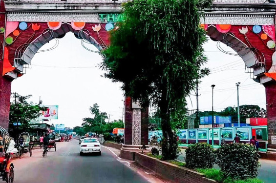 চট্টগ্রাম সিটি গেটে দাঁড়িয়ে থাকা পিকআপে কাভার্ড ভ্যানের ধাক্কা, নিহত ৫