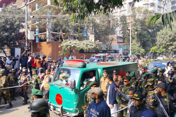 সংসদ ভবন এলাকায় বাড়ছে জনতার ঢল