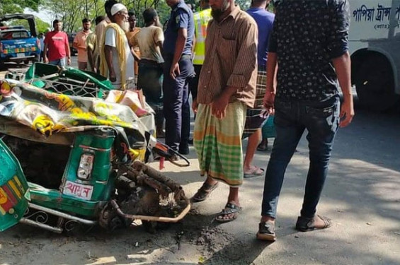 সরাইলে ট্রাকচাপায় সড়কে গেল ২ প্রাণ