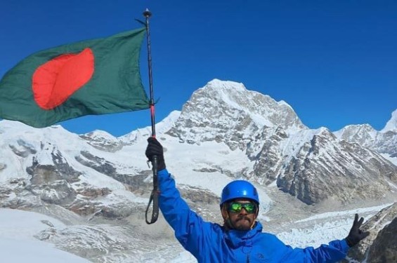 বিশ্বরেকর্ড গড়ে শাকিলের এভারেস্ট জয়