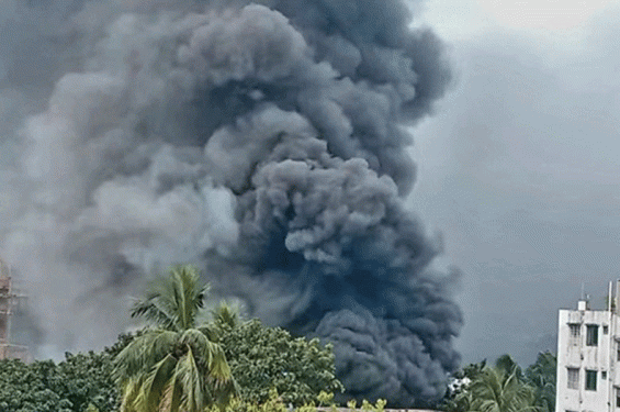 চট্টগ্রামে টায়ার কারখানায় আগুন