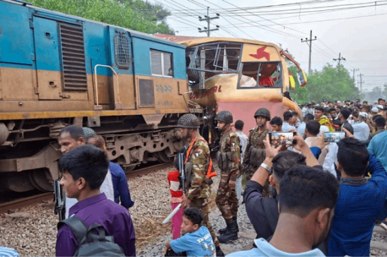 কুমিল্লায় ট্রেন দুর্ঘটনায় নিহত ১২ জনের পরিচয় মিলেছে